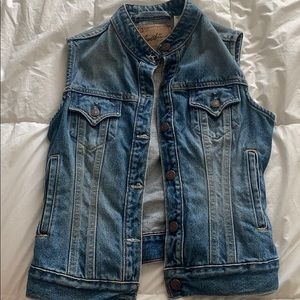 Levi Vest